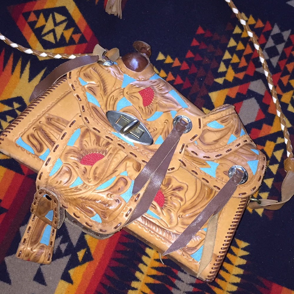 Vintage tooled leather western saddle bag purse 🐴